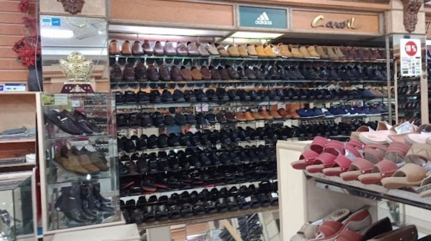 Sandal Santai di Cilacap: Kenyamanan yang Menggenggam Kaki Anda